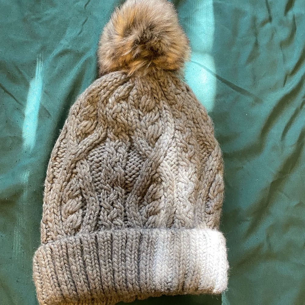 Thick cable knit Pom Pom beanie